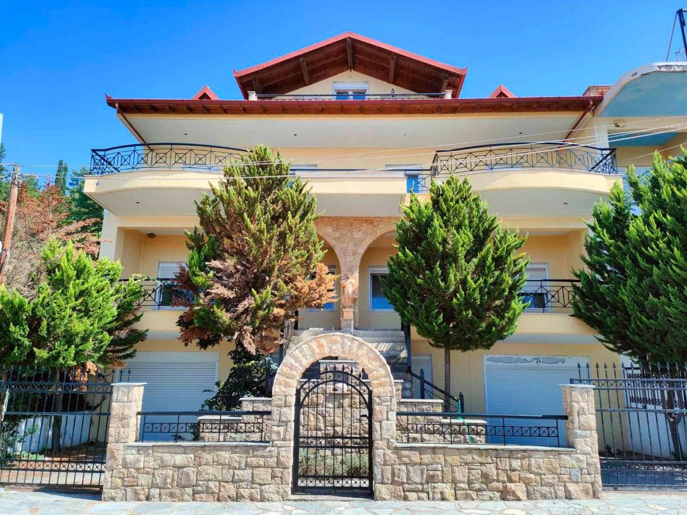 Duplex Δαβάκη, Center, Oreokastro