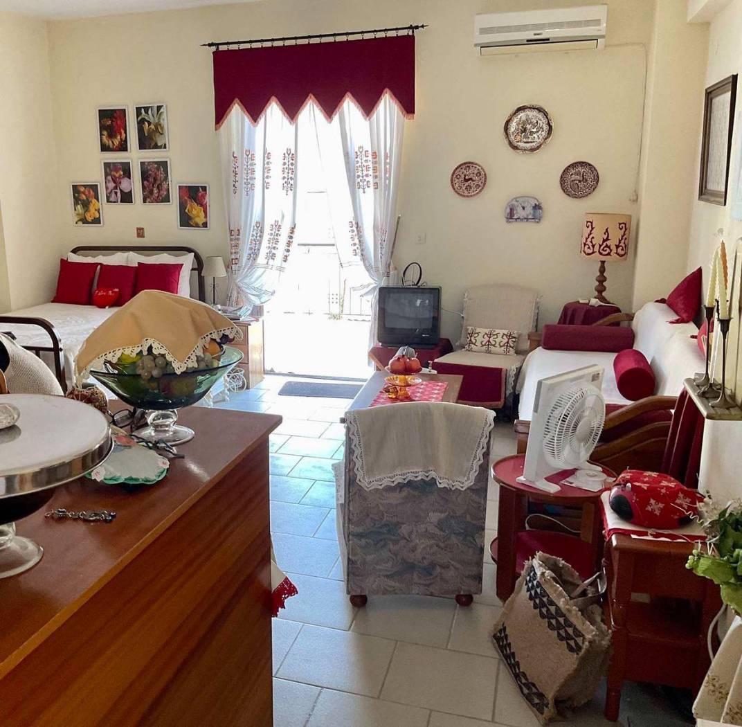 Studio Μακεδονίας, Silivainiotika, Akrata