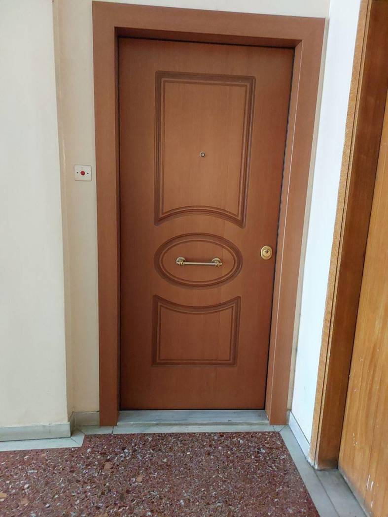 2-room flat Κομνηνού Δ., Center, Neapoli