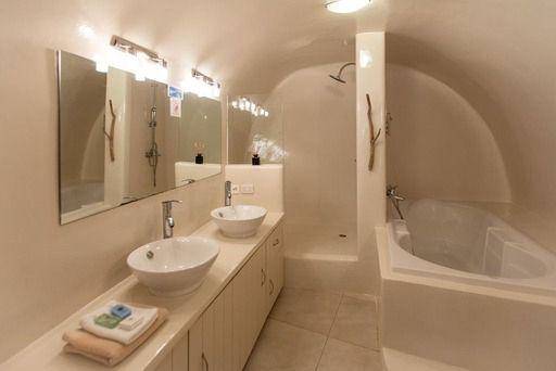 Single family villa Φηροστεφάνι, Thira, Santorini image 2