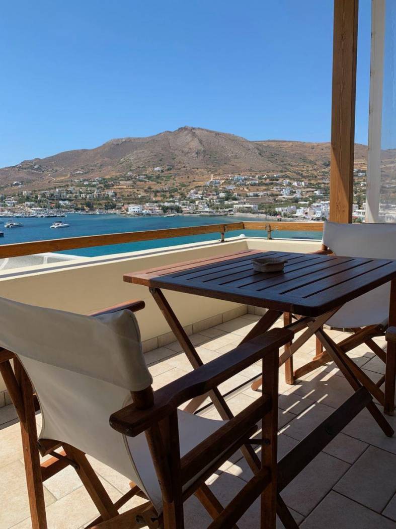 Duplex Αμφιθέας, Poseidonia, Syros