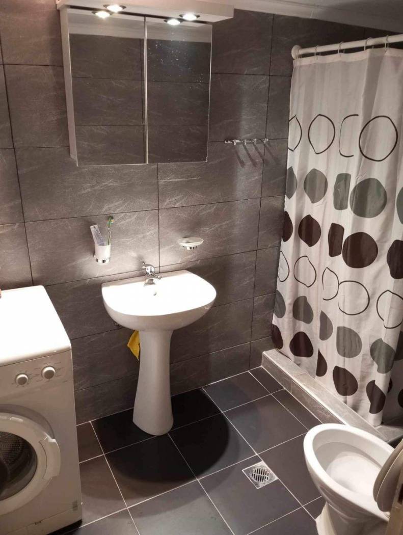 Penthouse Ραιδεστού, 30, Center, Drama