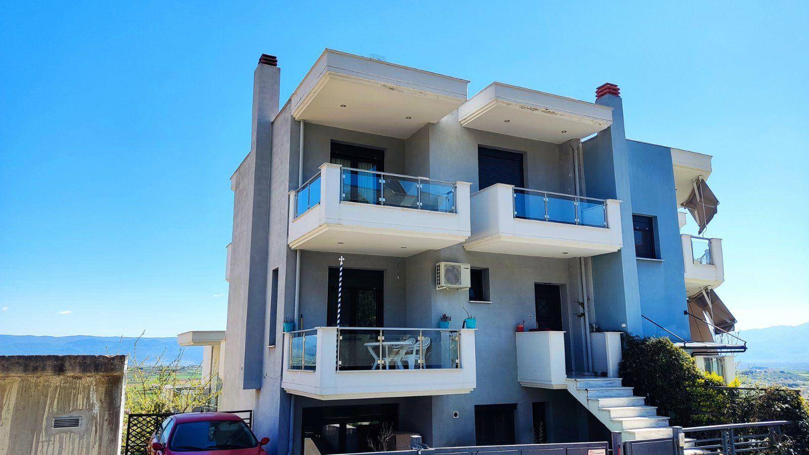 Duplex ε3, Center, Drama