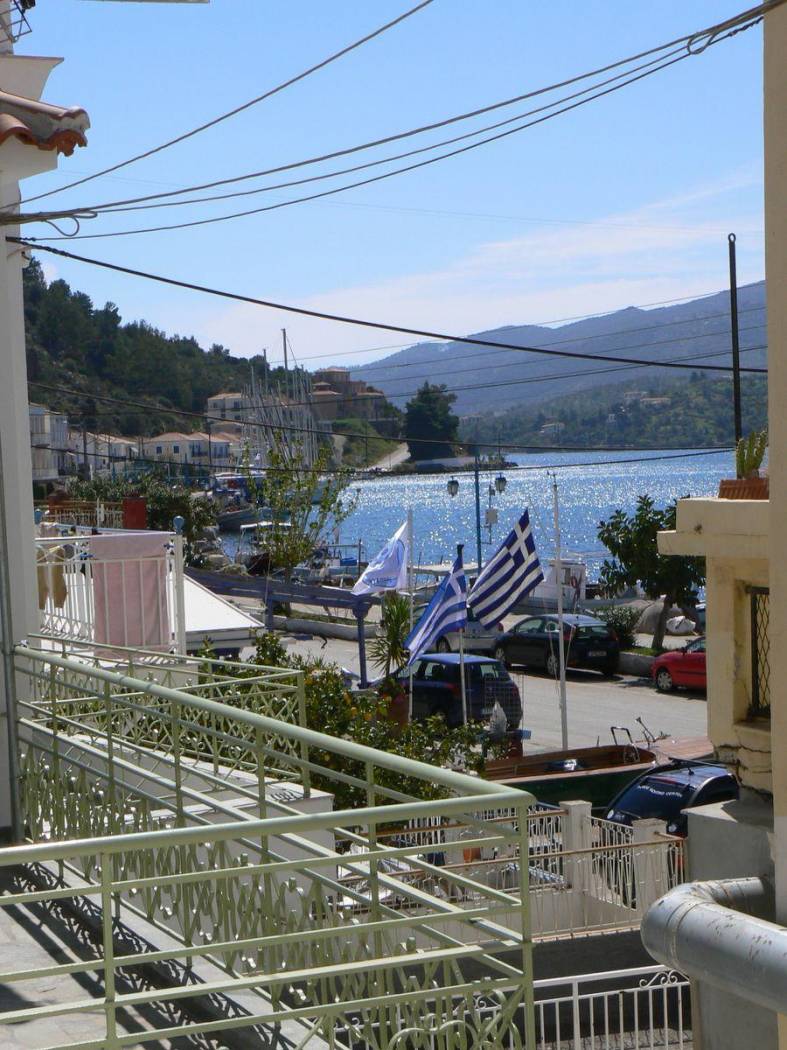 Duplex Dimosthenous, Center, Poros