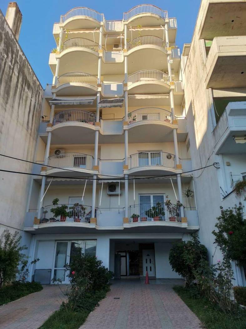 2-room flat Βελουχιώτη Άρη, 10, Center, Filippiada