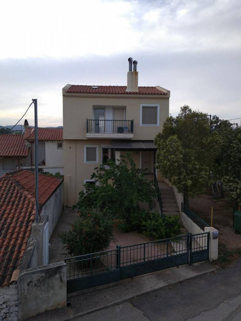 Duplex Στρατιωτική Μπαϊρακτάρη Γεωργίου, Agios Ioannis, Tamines